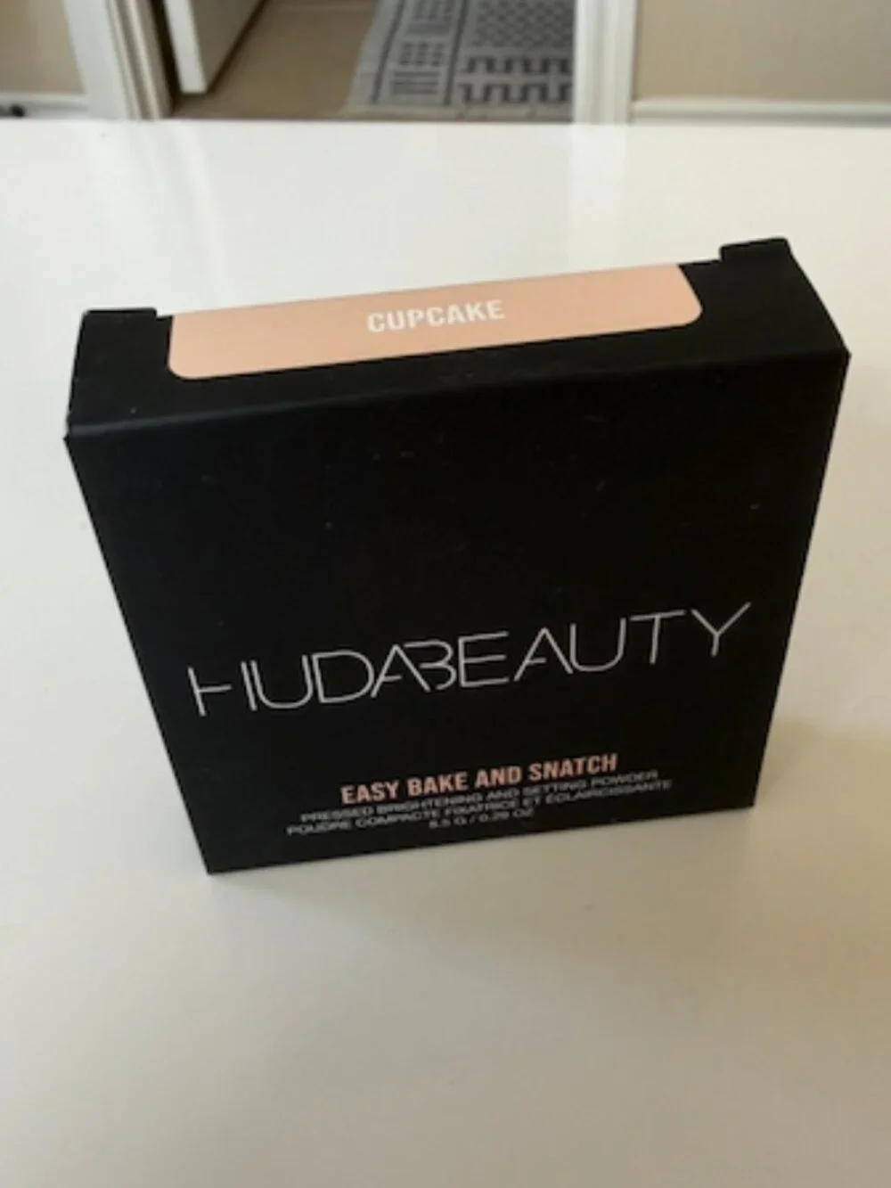 Huda Beauty Easy Bake and Snatch Pressed Powder - Cupcake